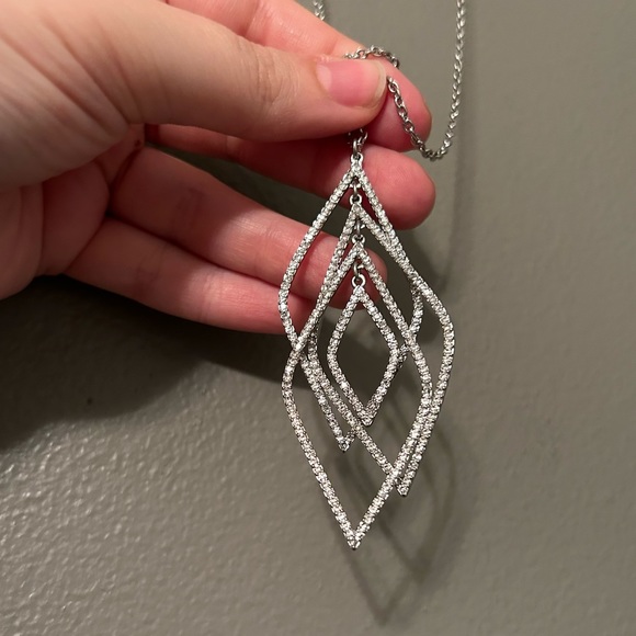 NWT INC Silver Layered Crystal Leaf Leaves 16” Long Necklace! - Picture 4 of 8